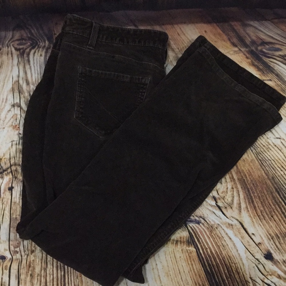 Sonoma size 16 short corduroy pants. Bootcut.
